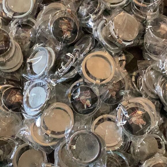 Reseller Bundle! Almost 3 lbs TRUMP 2020 Collectible Keychains! Give as … - Picture 1 of 9